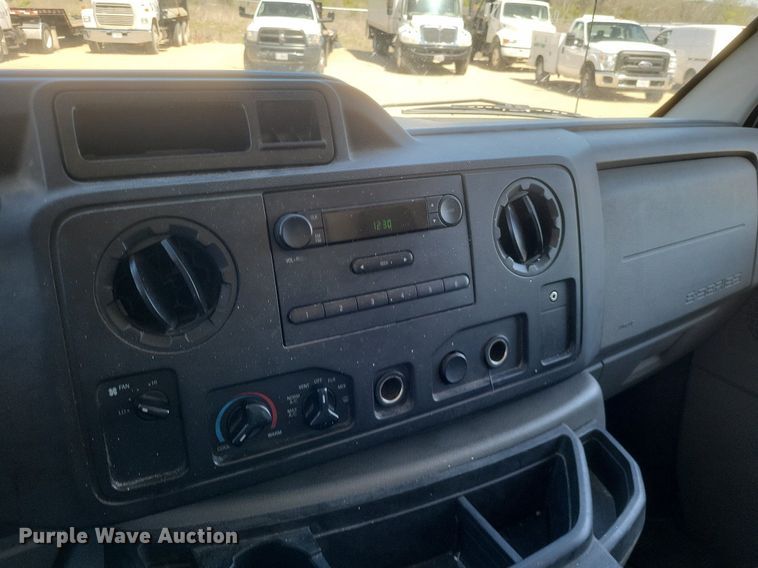 image for item EJ7908 2017 Ford E450 Super Duty  box truck