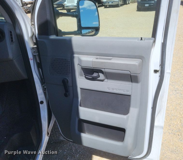 image for item EJ7908 2017 Ford E450 Super Duty  box truck