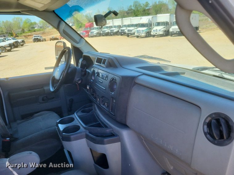 image for item EJ7908 2017 Ford E450 Super Duty  box truck