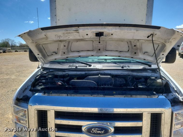 image for item EJ7908 2017 Ford E450 Super Duty  box truck