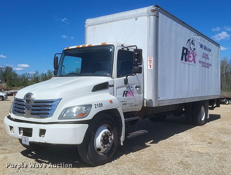 image for item EJ7909 2010 Hino 268 box truck
