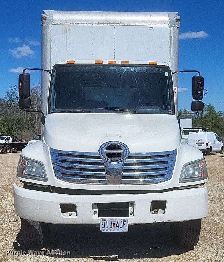 image for item EJ7909 2010 Hino 268 box truck