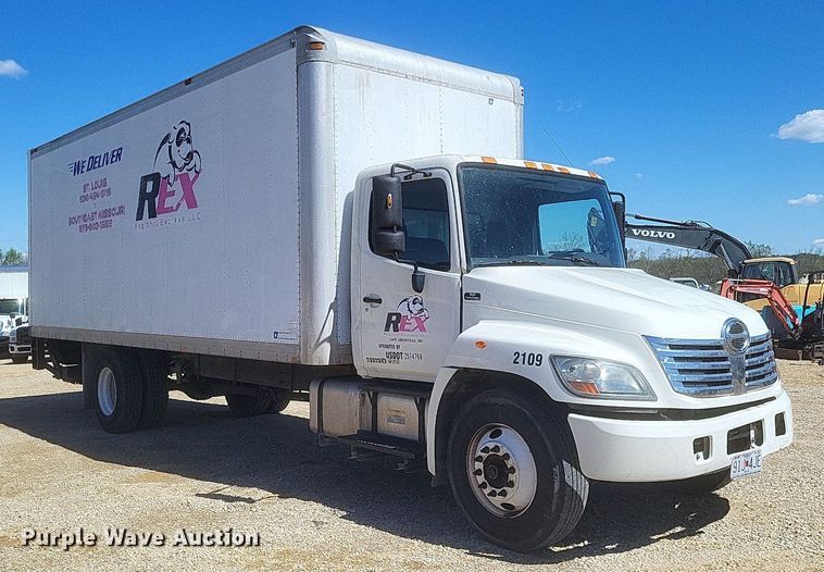 image for item EJ7909 2010 Hino 268 box truck