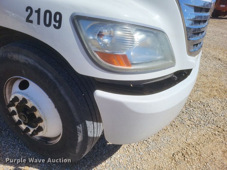 image for item EJ7909 2010 Hino 268 box truck