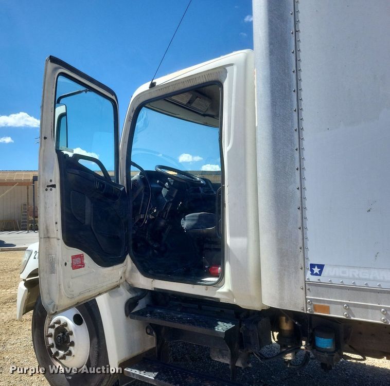 image for item EJ7909 2010 Hino 268 box truck