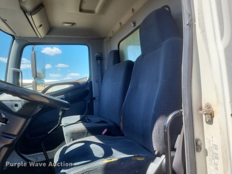 image for item EJ7909 2010 Hino 268 box truck
