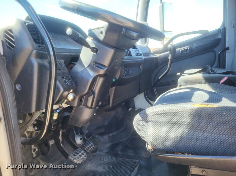 image for item EJ7909 2010 Hino 268 box truck