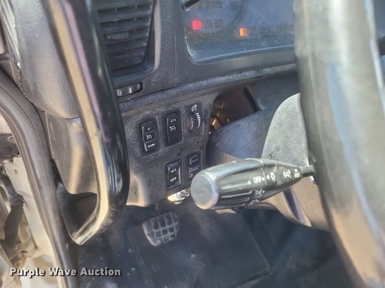 image for item EJ7909 2010 Hino 268 box truck