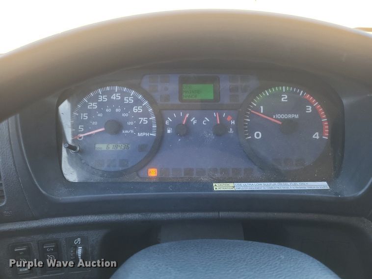 image for item EJ7909 2010 Hino 268 box truck