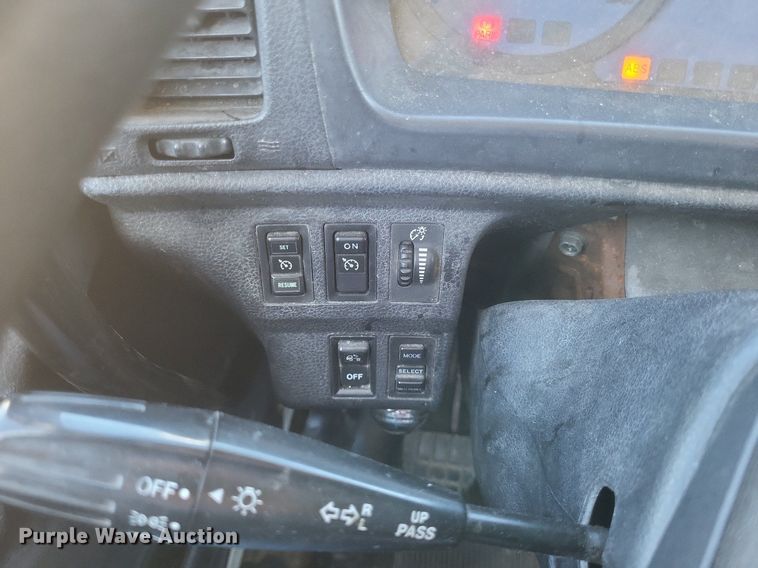 image for item EJ7909 2010 Hino 268 box truck