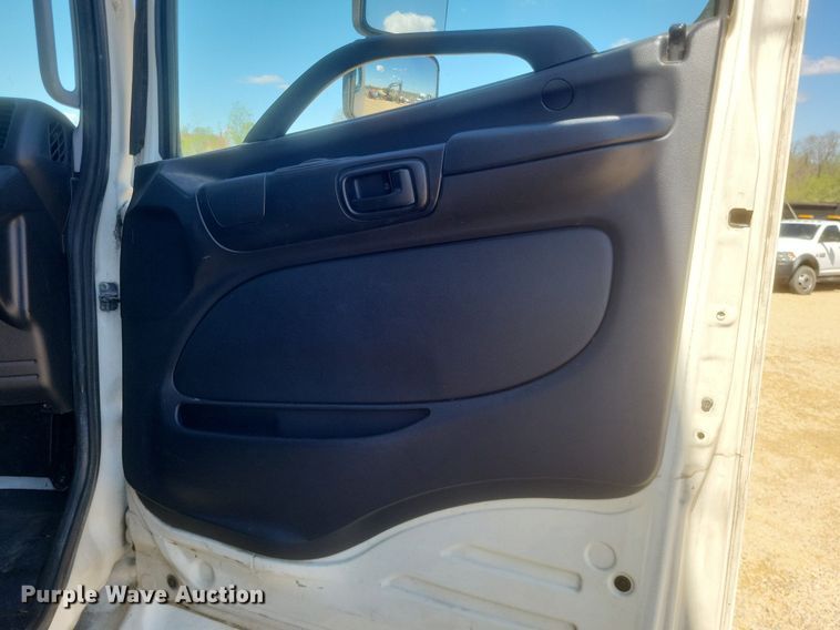 image for item EJ7909 2010 Hino 268 box truck