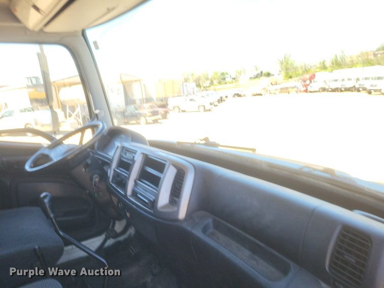 image for item EJ7909 2010 Hino 268 box truck