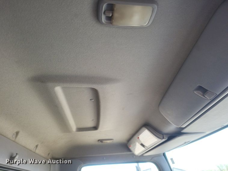 image for item EJ7909 2010 Hino 268 box truck