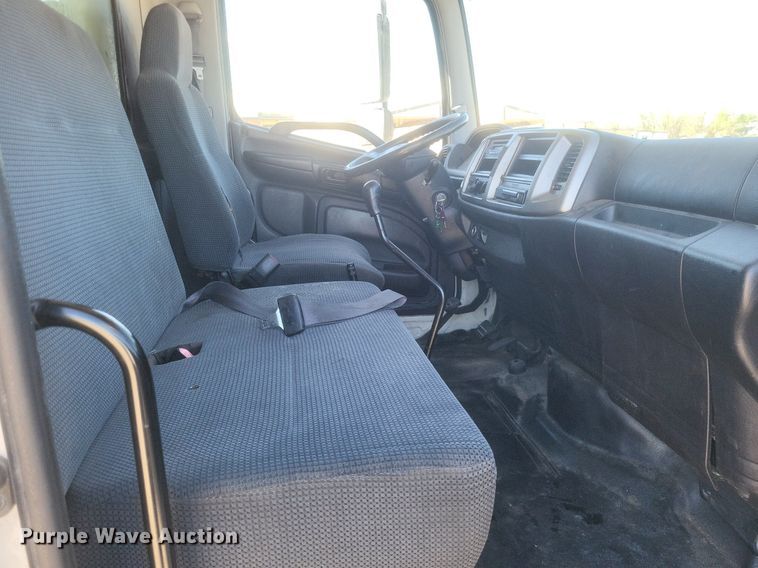 image for item EJ7909 2010 Hino 268 box truck