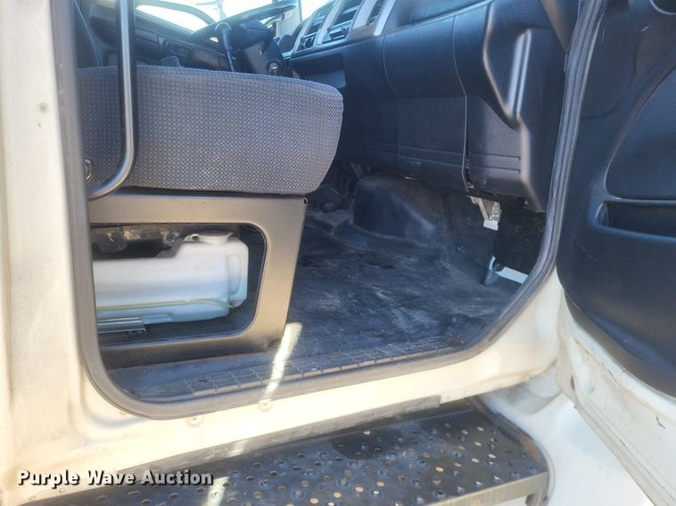 image for item EJ7909 2010 Hino 268 box truck