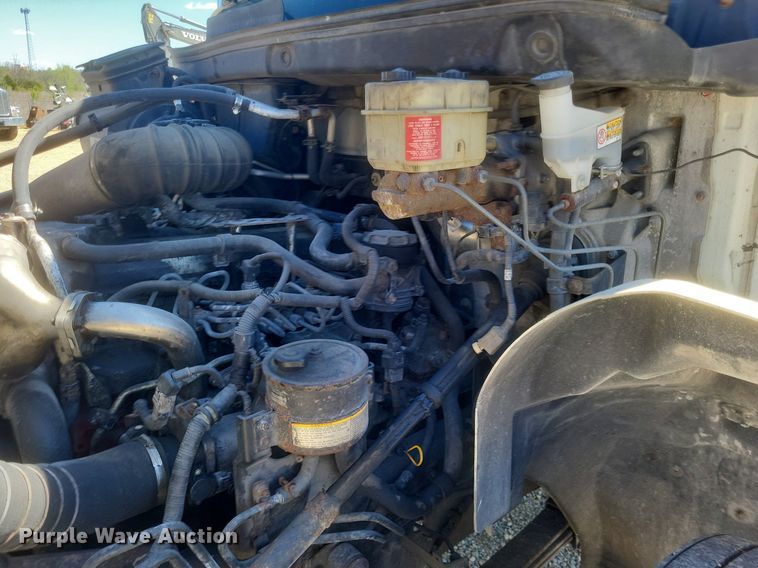 image for item EJ7909 2010 Hino 268 box truck