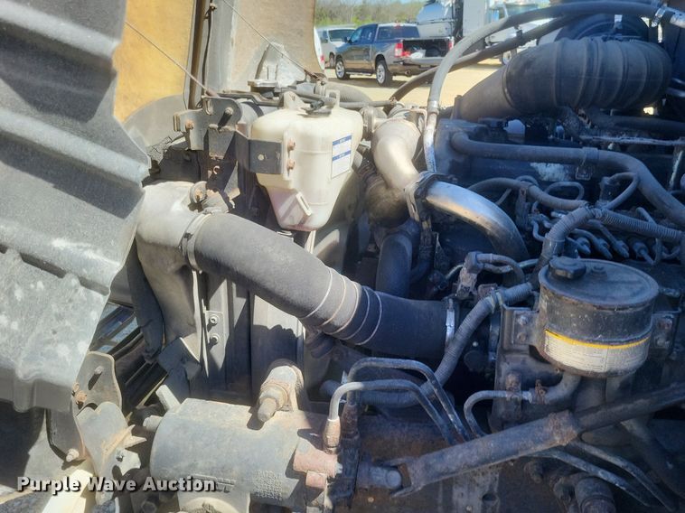 image for item EJ7909 2010 Hino 268 box truck