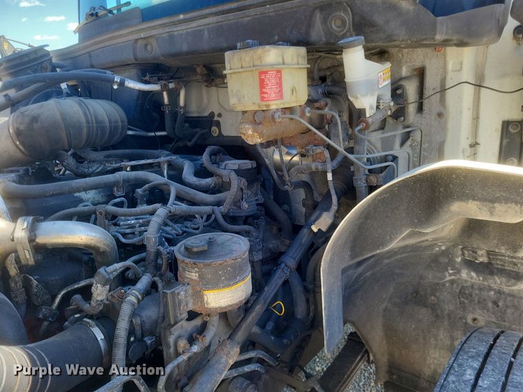 image for item EJ7909 2010 Hino 268 box truck