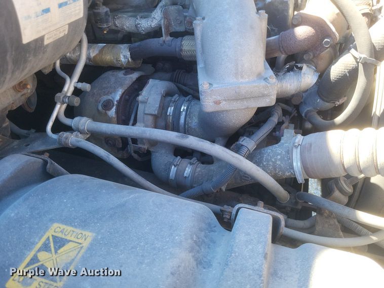 image for item EJ7909 2010 Hino 268 box truck