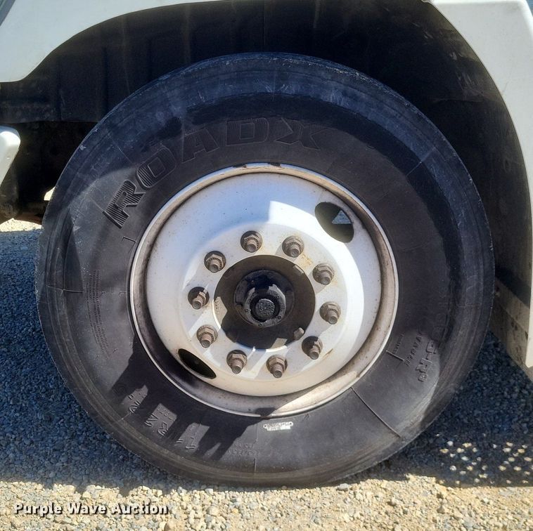 image for item EJ7909 2010 Hino 268 box truck