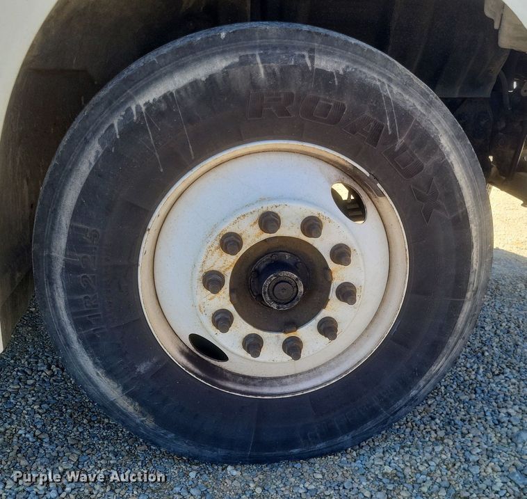 image for item EJ7909 2010 Hino 268 box truck