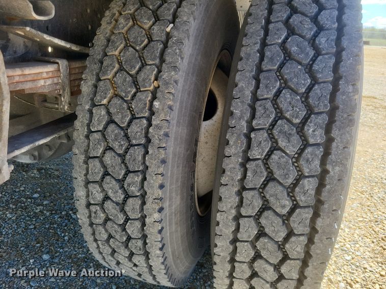 image for item EJ7909 2010 Hino 268 box truck