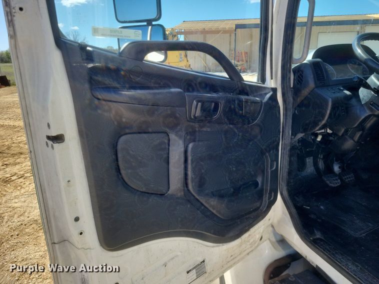 image for item EJ7910 2014 Hino 338 box truck