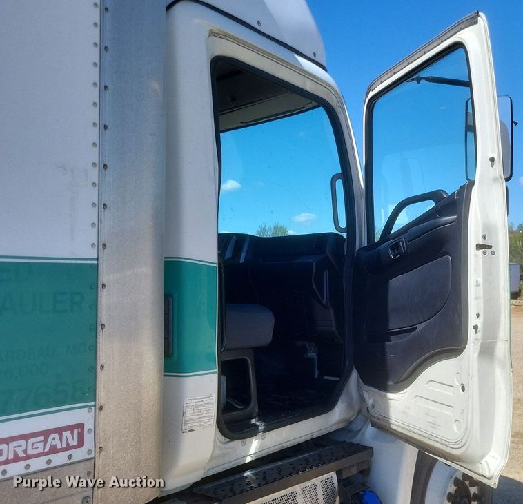 image for item EJ7910 2014 Hino 338 box truck