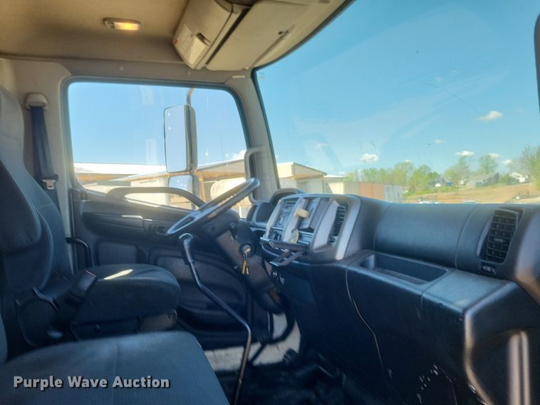 image for item EJ7910 2014 Hino 338 box truck