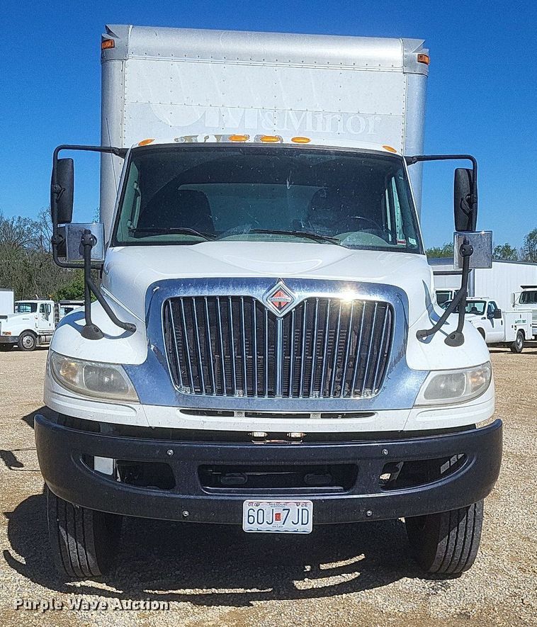 image for item EJ7911 2016 International 4300 box truck