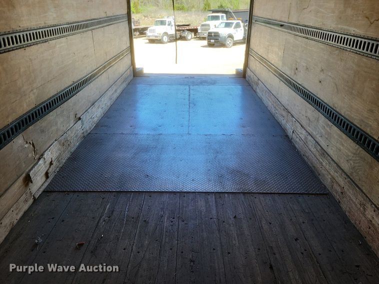 image for item EJ7911 2016 International 4300 box truck