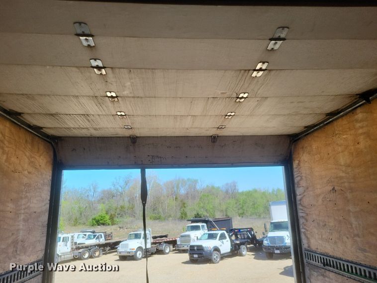 image for item EJ7911 2016 International 4300 box truck