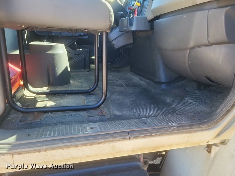 image for item EJ7911 2016 International 4300 box truck