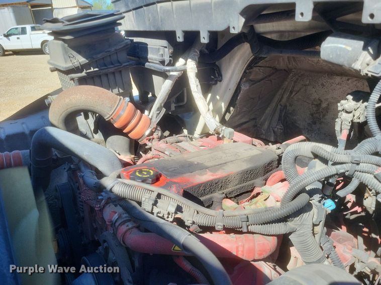 image for item EJ7911 2016 International 4300 box truck