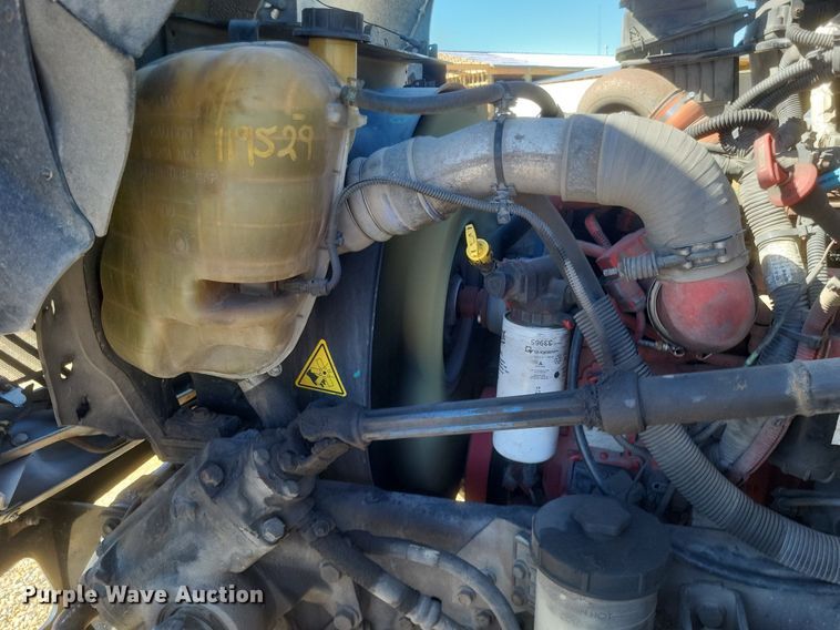 image for item EJ7911 2016 International 4300 box truck