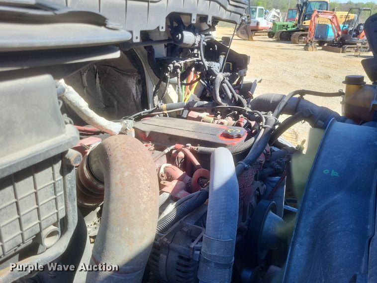 image for item EJ7911 2016 International 4300 box truck