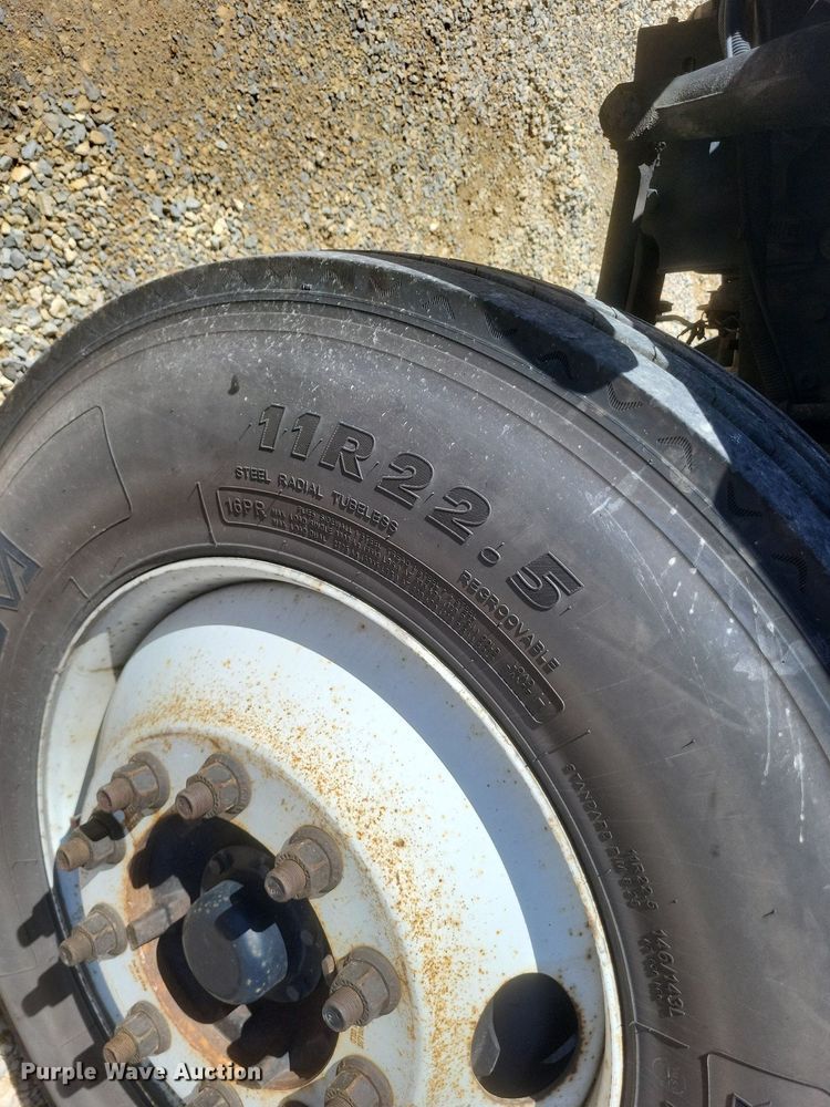 image for item EJ7911 2016 International 4300 box truck