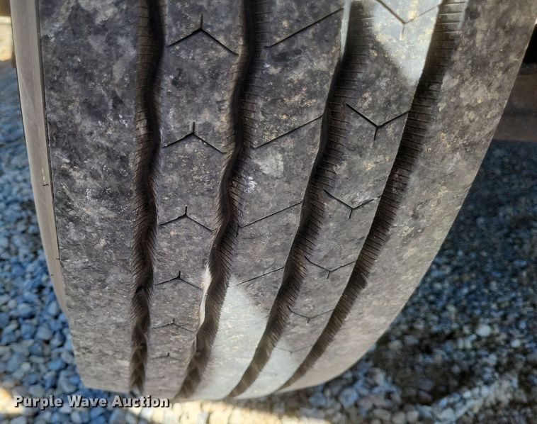 image for item EJ7911 2016 International 4300 box truck