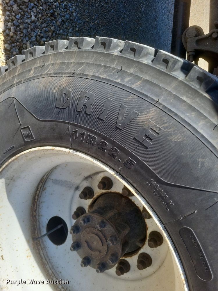 image for item EJ7911 2016 International 4300 box truck