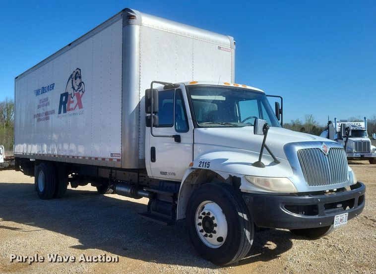 image for item EJ7912 2017 International 4300 box truck