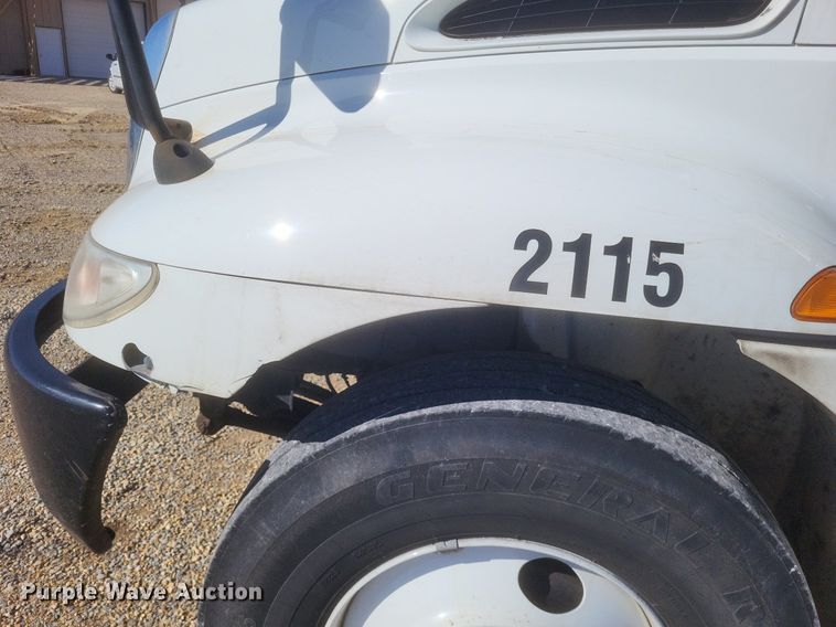 image for item EJ7912 2017 International 4300 box truck