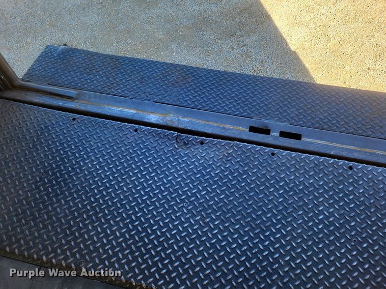 image for item EJ7912 2017 International 4300 box truck