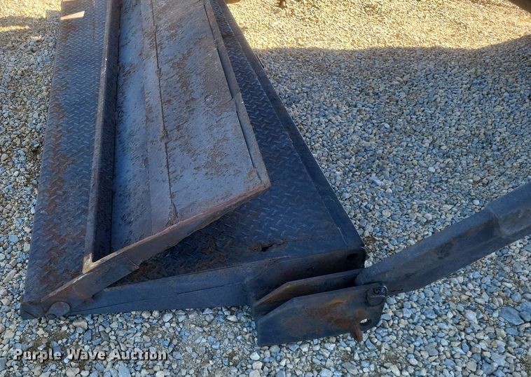 image for item EJ7912 2017 International 4300 box truck