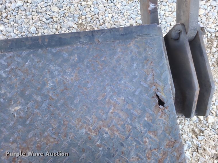 image for item EJ7912 2017 International 4300 box truck