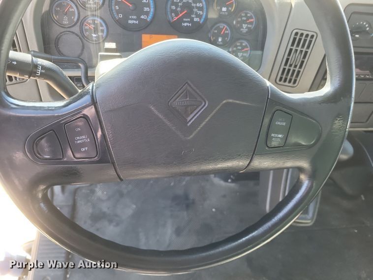 image for item EJ7912 2017 International 4300 box truck