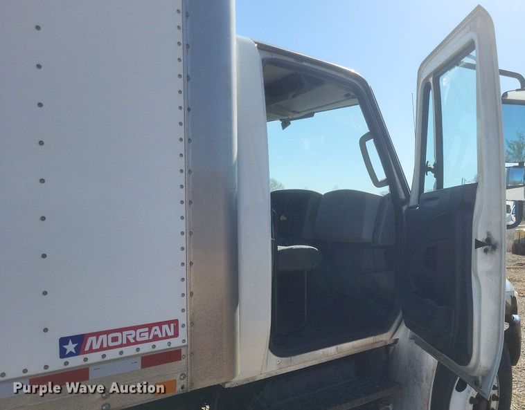 image for item EJ7912 2017 International 4300 box truck