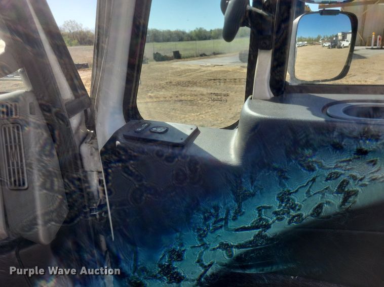 image for item EJ7912 2017 International 4300 box truck