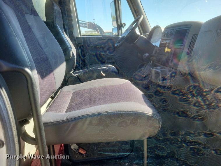 image for item EJ7912 2017 International 4300 box truck