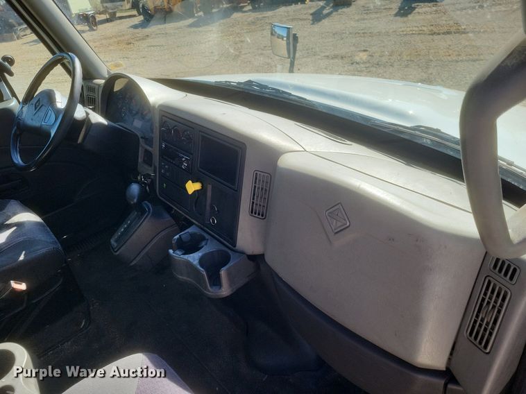 image for item EJ7912 2017 International 4300 box truck