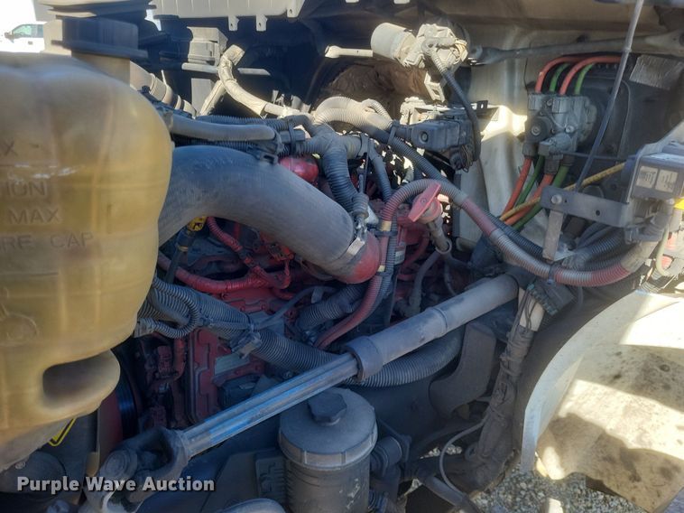 image for item EJ7912 2017 International 4300 box truck